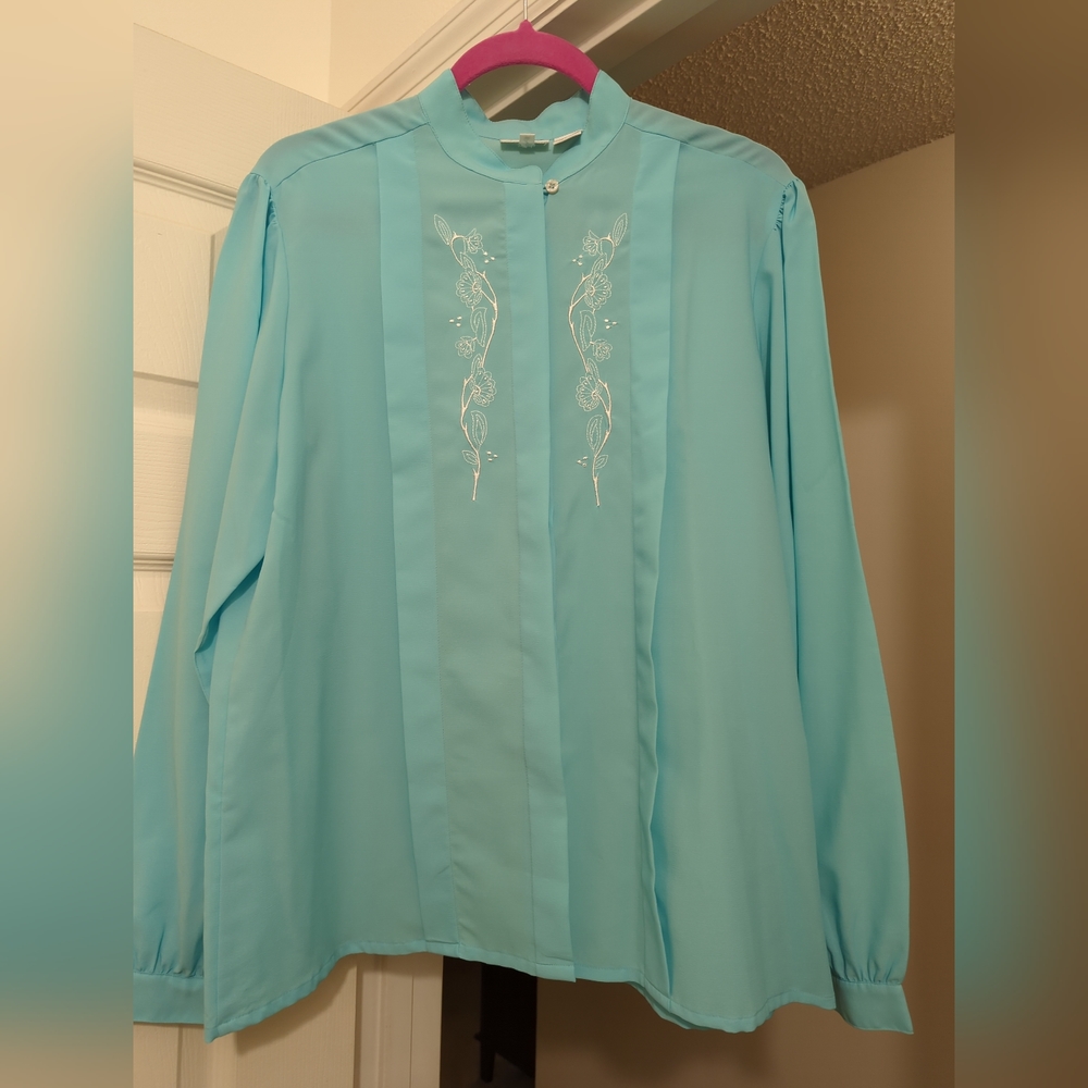 Vintage Jeana Women's blue with white embroidered blouse size 18
